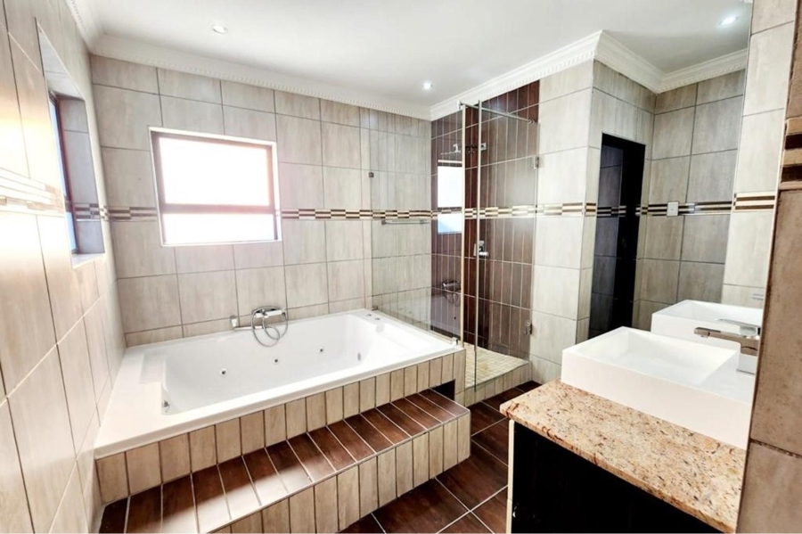 4 Bedroom Property for Sale in Xanadu Eco Park North West